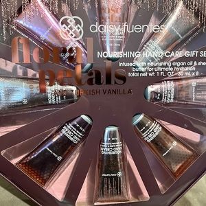 Daisy Fuentes HAND Cream SET of‎ 8